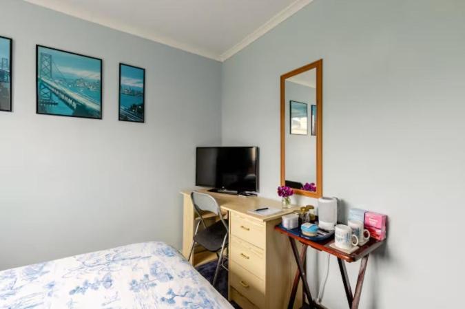 Bed & Breakfast Only - Not 24 Hour Lodging - Free Parking Truro Cornwall Exterior foto